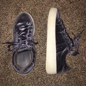 Blue velvet sneakers